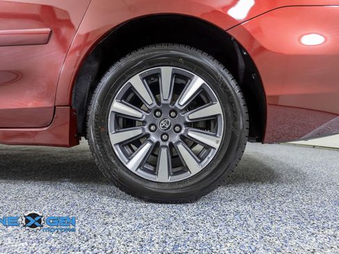 Used 2019 Toyota Sienna XLE w/ XLE Navigation Package image 42