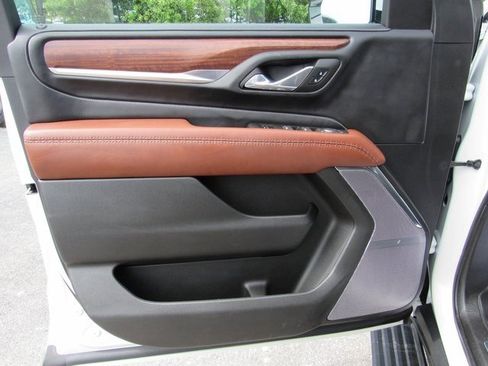 Used 2023 GMC Yukon XL Denali Ultimate image 9