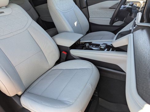 Used 2025 Ford Explorer Platinum w/ Ultimate Package image 11