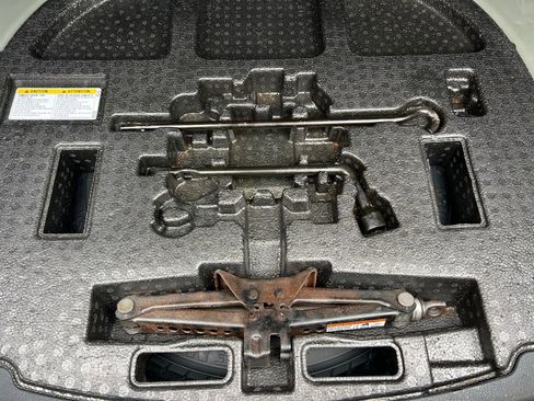 Used 2021 Toyota Camry XLE FWD image 19