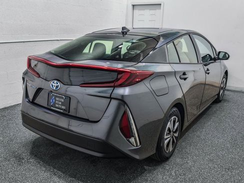 Used 2017 Toyota Prius Prime Premium image 8
