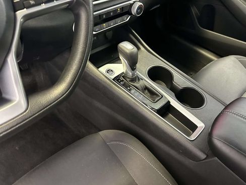 Used 2025 Nissan Altima 2.5 SV FWD image 18