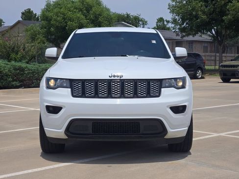Used 2021 Jeep Grand Cherokee Laredo X RWD image 2