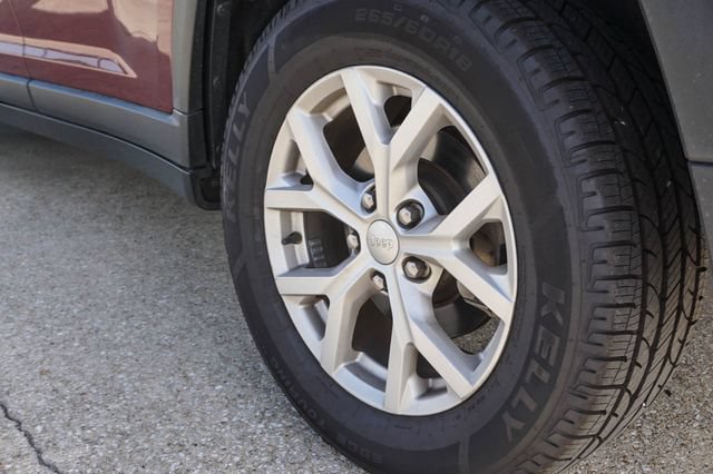 Used 2023 Jeep Grand Cherokee Limited AWD/4WD image 9
