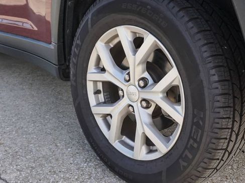 Used 2023 Jeep Grand Cherokee Limited AWD/4WD image 9