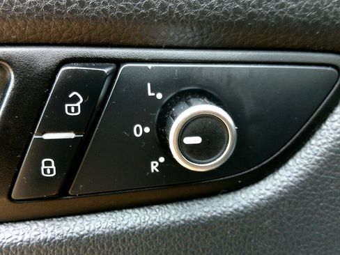 Used 2015 Volkswagen Passat 1.8T Limited Edition image 17