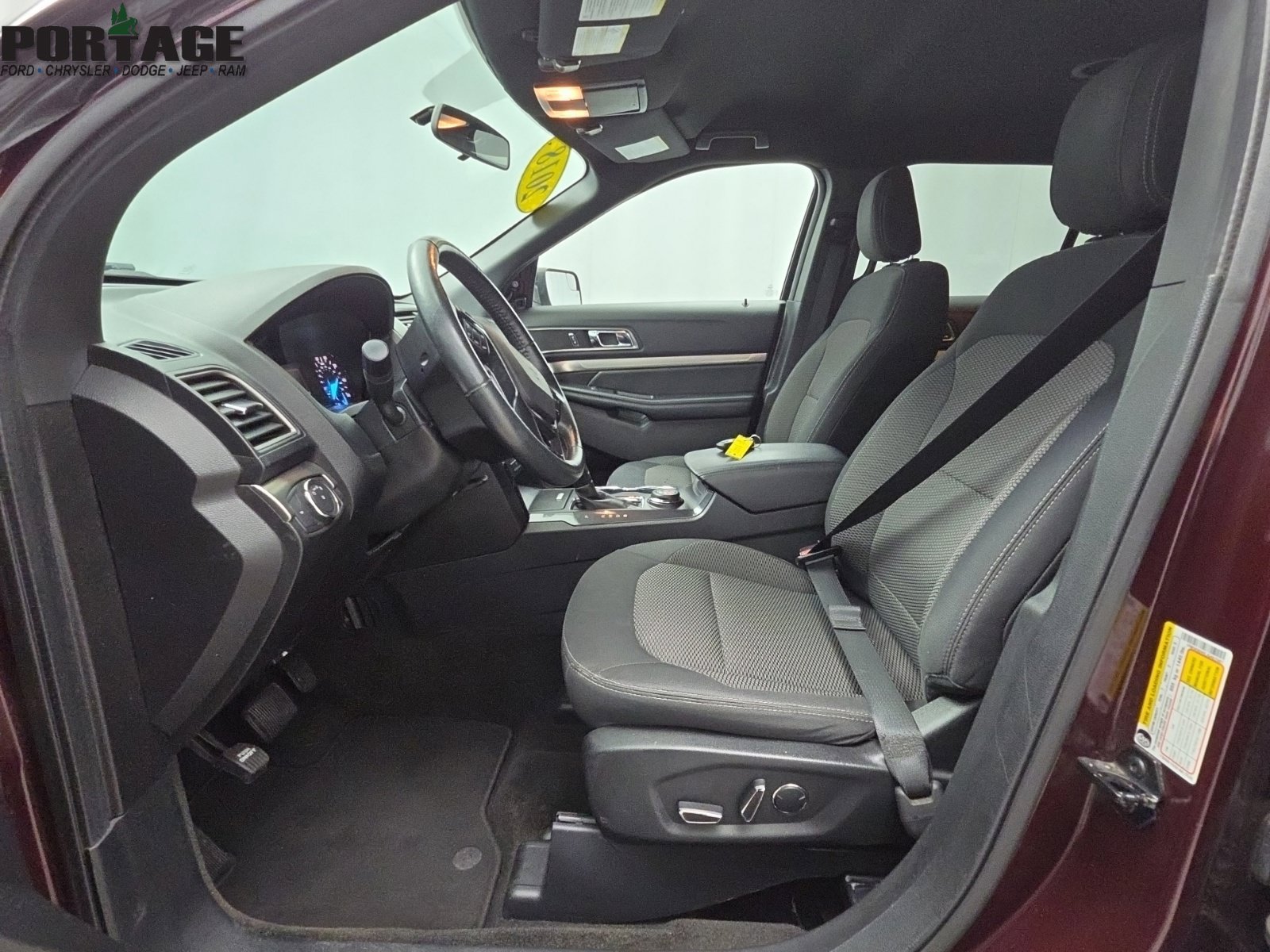 Used 2018 Ford Explorer XLT AWD/4WD image 16
