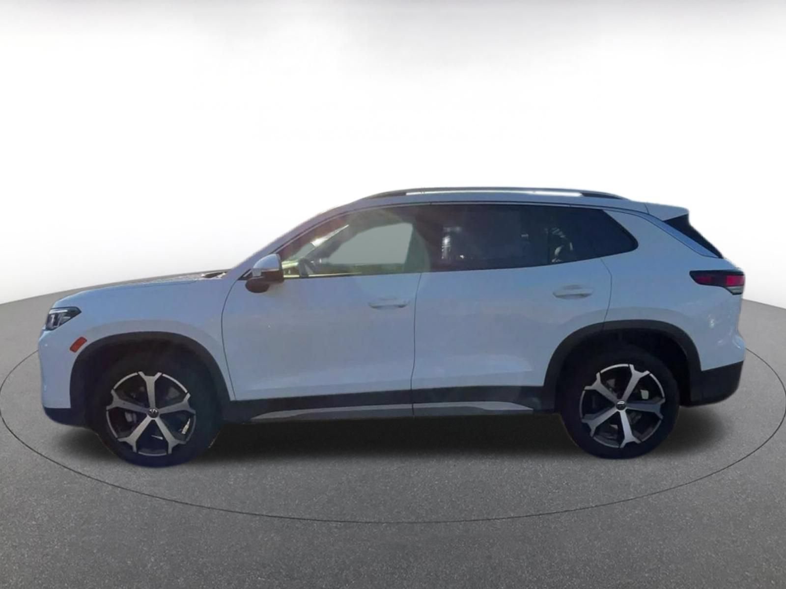 Used 2026 Volkswagen Tiguan SE AWD/4WD image 8