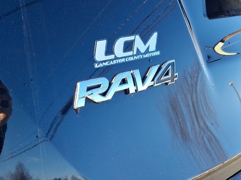 Used 2018 Toyota RAV4 XLE image 30