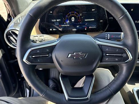 Used 2025 Chevrolet Equinox ACTIV w/ Safety and Technology Package AWD/4WD image 11