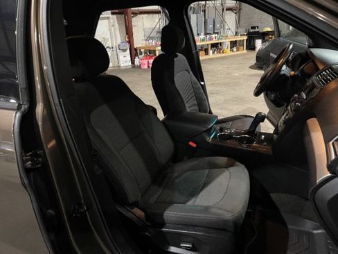 Used 2016 Ford Explorer XLT image 30