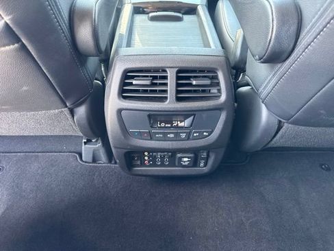 Used 2018 Honda Pilot Touring image 12
