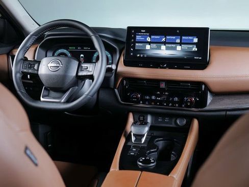 Used 2025 Nissan Rogue Platinum w/ Platinum Premium Package image 13