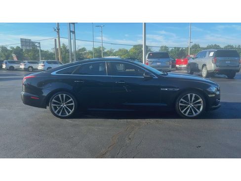 Used 2018 Jaguar XJ R-Sport RWD image 9