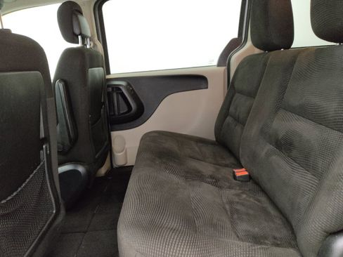Used 2020 Dodge Grand Caravan SE FWD image 18