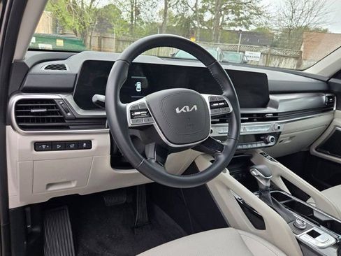 Used 2025 Kia Telluride S image 15