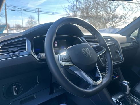 Certified 2023 Volkswagen Tiguan SE w/ Panoramic Sunroof Package image 5