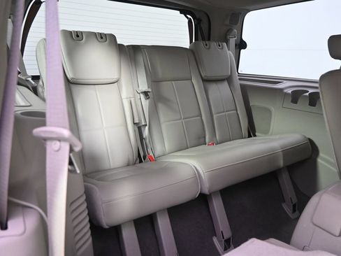 Used 2014 Lincoln Navigator 4WD image 19