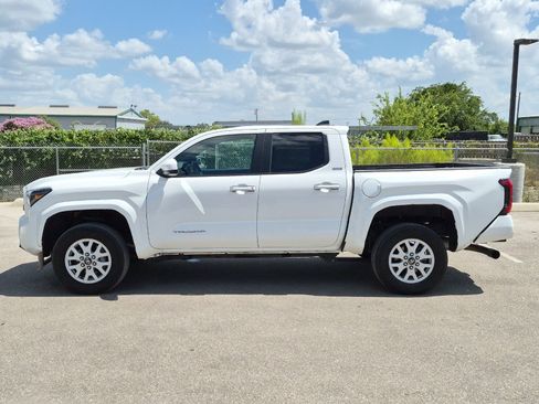 Certified 2025 Toyota Tacoma SR5 AWD/4WD image 2