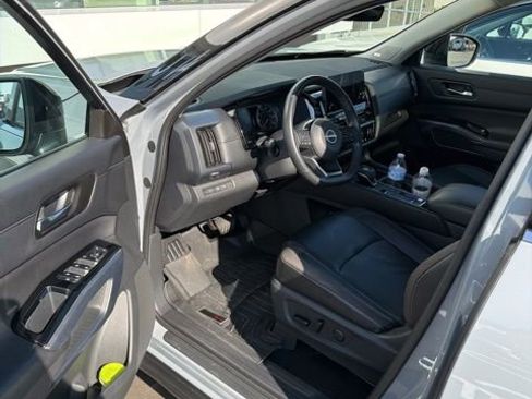 Used 2023 Nissan Pathfinder SL w/ SL Premium Package image 13