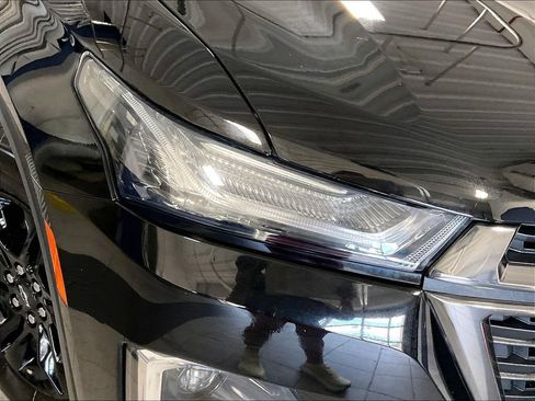Used 2023 Chevrolet Traverse LT w/ Midnight/Sport Edition AWD/4WD image 33