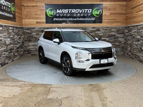 Used 2023 Mitsubishi Outlander SE AWD/4WD image 2