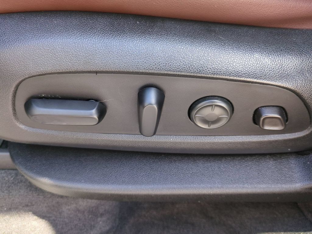 Used 2020 Buick Enclave Avenir w/ Avenir Technology Package FWD image 23