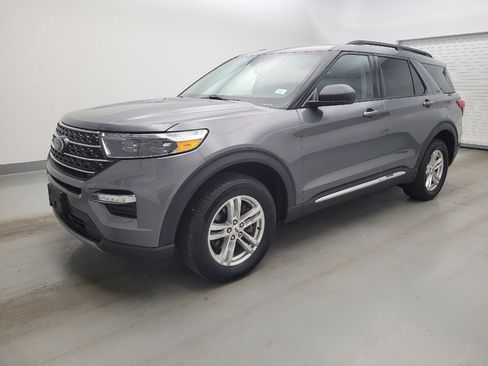 Used 2022 Ford Explorer XLT w/ Equipment Group 202A AWD/4WD image 2