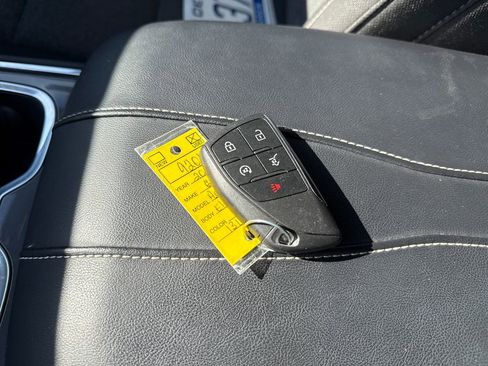 Used 2025 GMC Acadia Elevation image 32