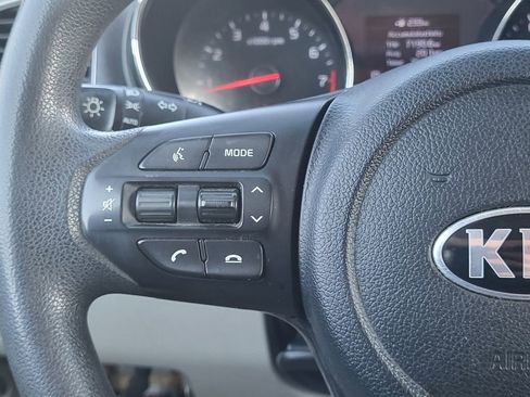 Used 2021 Kia Sedona LX image 24