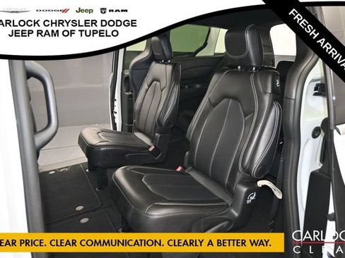 Used 2025 Chrysler Pacifica Select FWD image 25