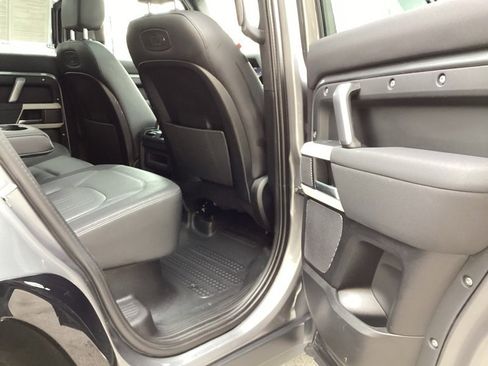 Used 2022 Land Rover Defender 110 X-Dynamic SE image 17