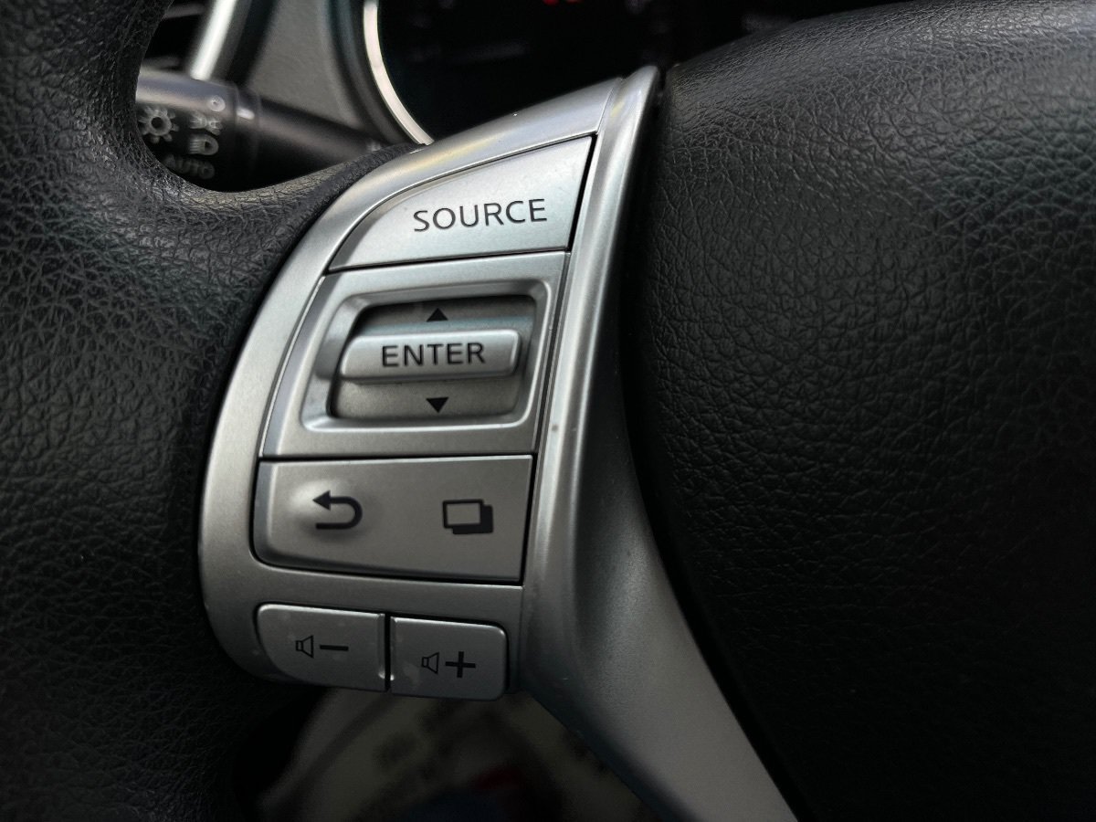 Used 2016 Nissan Rogue SV FWD image 17