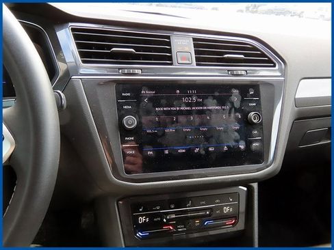 Used 2024 Volkswagen Tiguan SE image 15