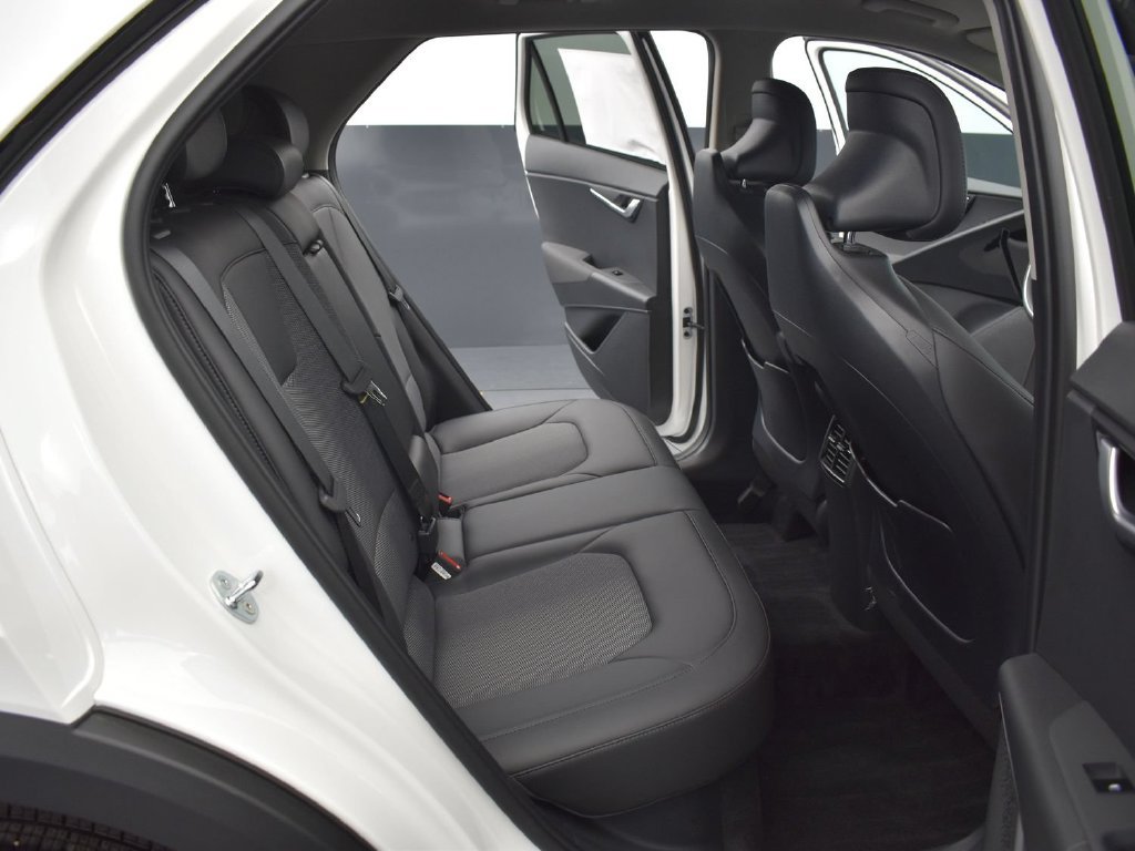 Used 2025 Kia Niro EX FWD image 20