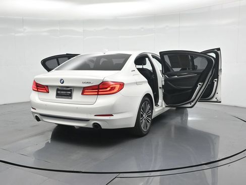 Used 2019 BMW 530e w/ Convenience Package RWD image 5