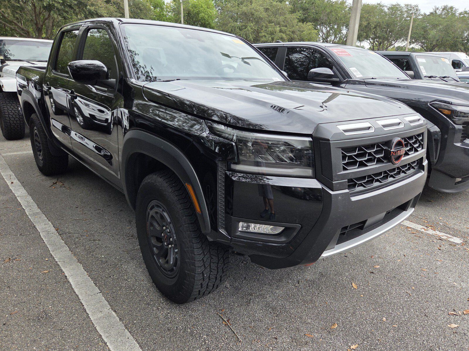 Used 2026 Nissan Frontier PRO-4X AWD/4WD image 2