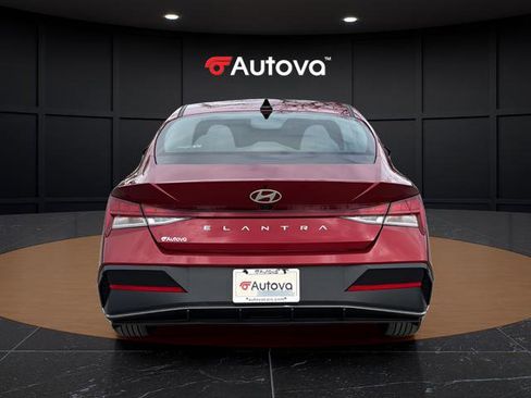 Used 2025 Hyundai Elantra SEL image 4