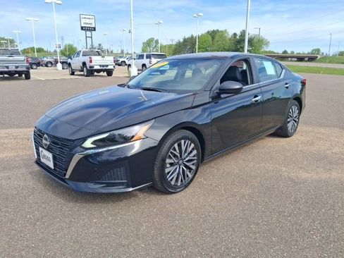 Used 2025 Nissan Altima 2.5 SV FWD image 4