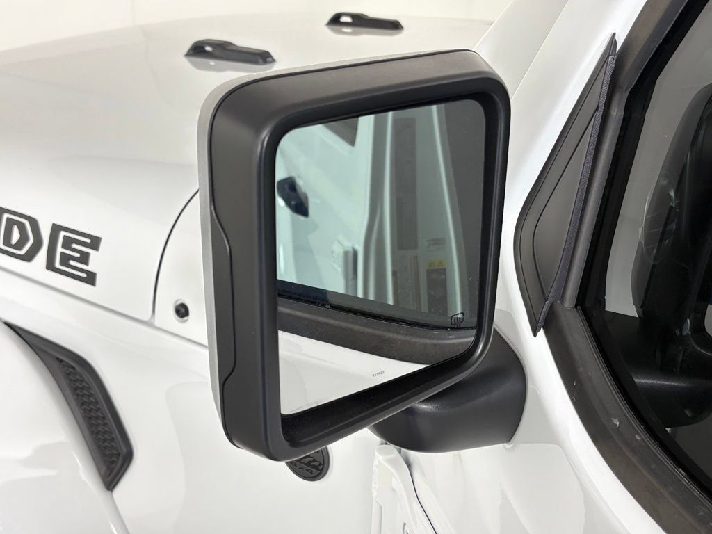Used 2025 Jeep Gladiator Sport AWD/4WD image 13