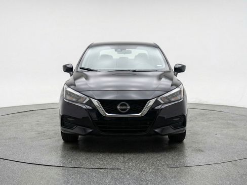 Used 2025 Nissan Versa SV image 2