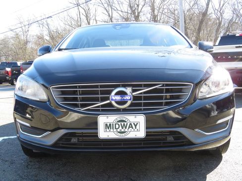 Used 2018 Volvo S60 T5 Inscription image 2