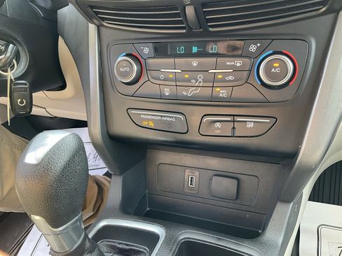 Used 2017 Ford Escape SE AWD/4WD image 36