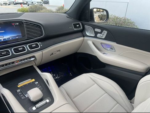 Certified 2025 Mercedes-Benz GLS 450 4MATIC image 36