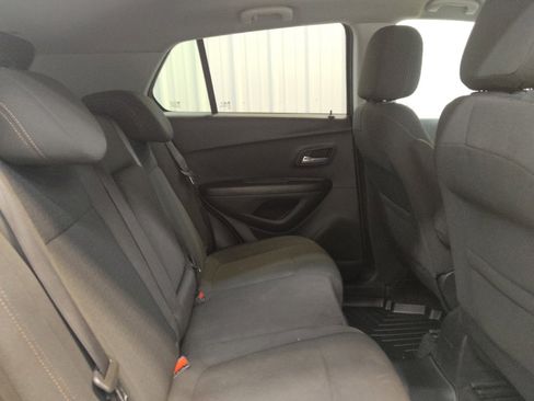 Used 2022 Chevrolet Trax LS w/ Tint and Cruise Package AWD/4WD image 19