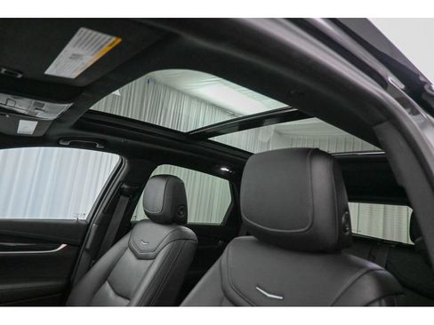 Used 2021 Cadillac XT5 Premium Luxury image 11