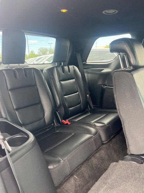 Used 2016 Ford Explorer XLT w/ Equipment Group 202A FWD image 32
