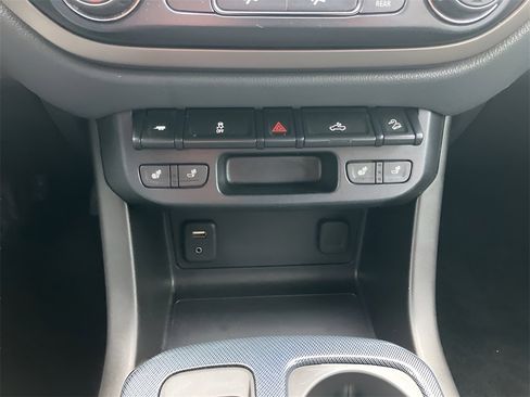 Used 2018 Chevrolet Colorado Z71 image 25