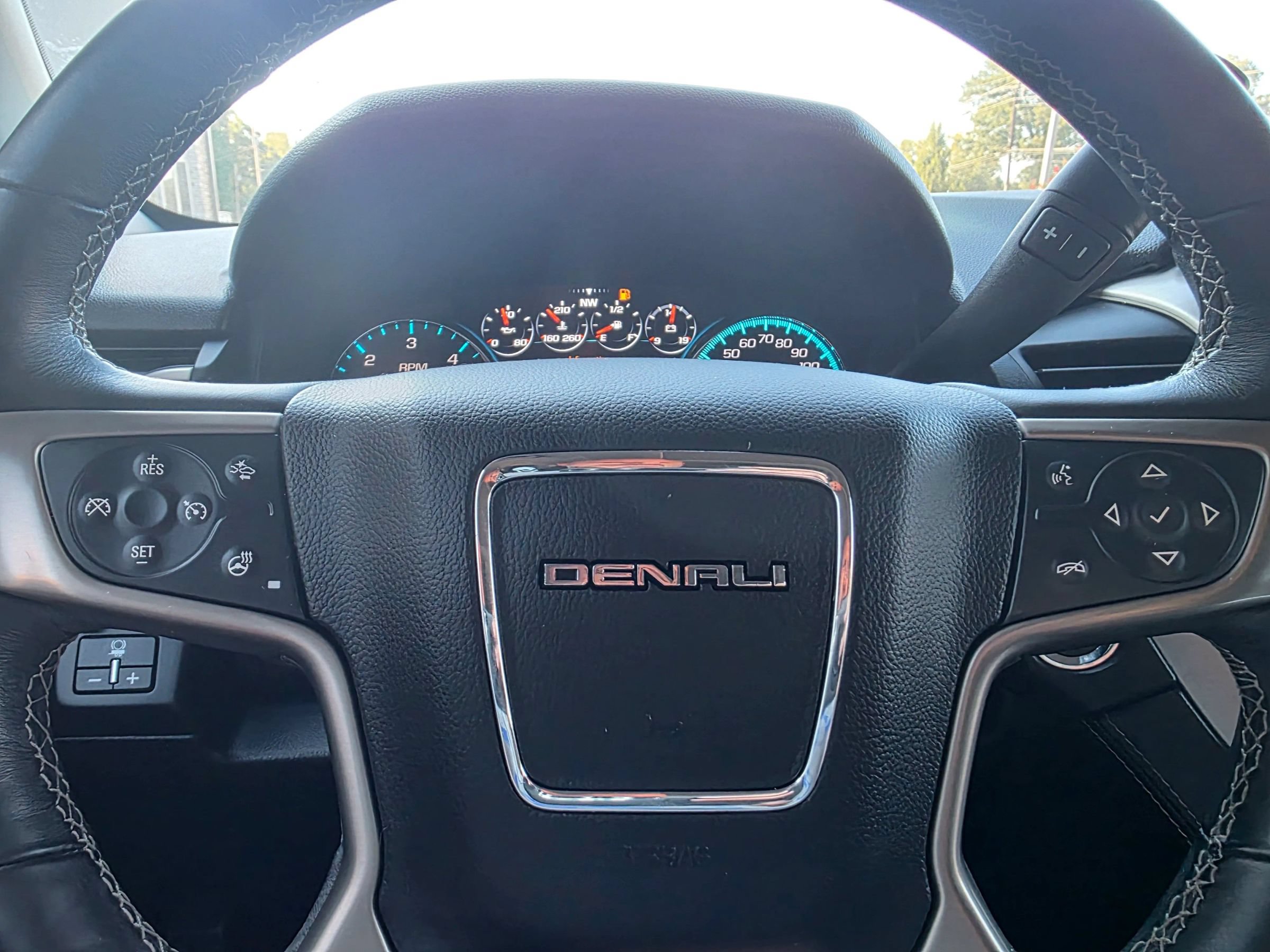Used 2018 GMC Yukon Denali w/ Open Road Package AWD/4WD image 16