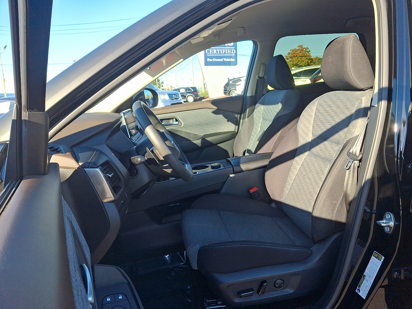 Used 2023 Nissan Rogue SV AWD/4WD image 13